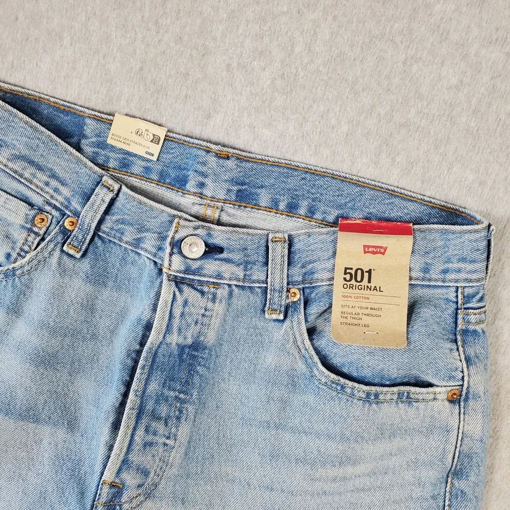 Levis 501 Original Fit Mens Jeans Light Wash Straight Leg Denim 33x30 NEW